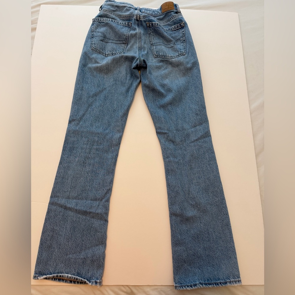 American Eagle 90’s Boot Cut Light Wash Jeans 100% Cotton Size 0 Regular - Picture 4 of 5